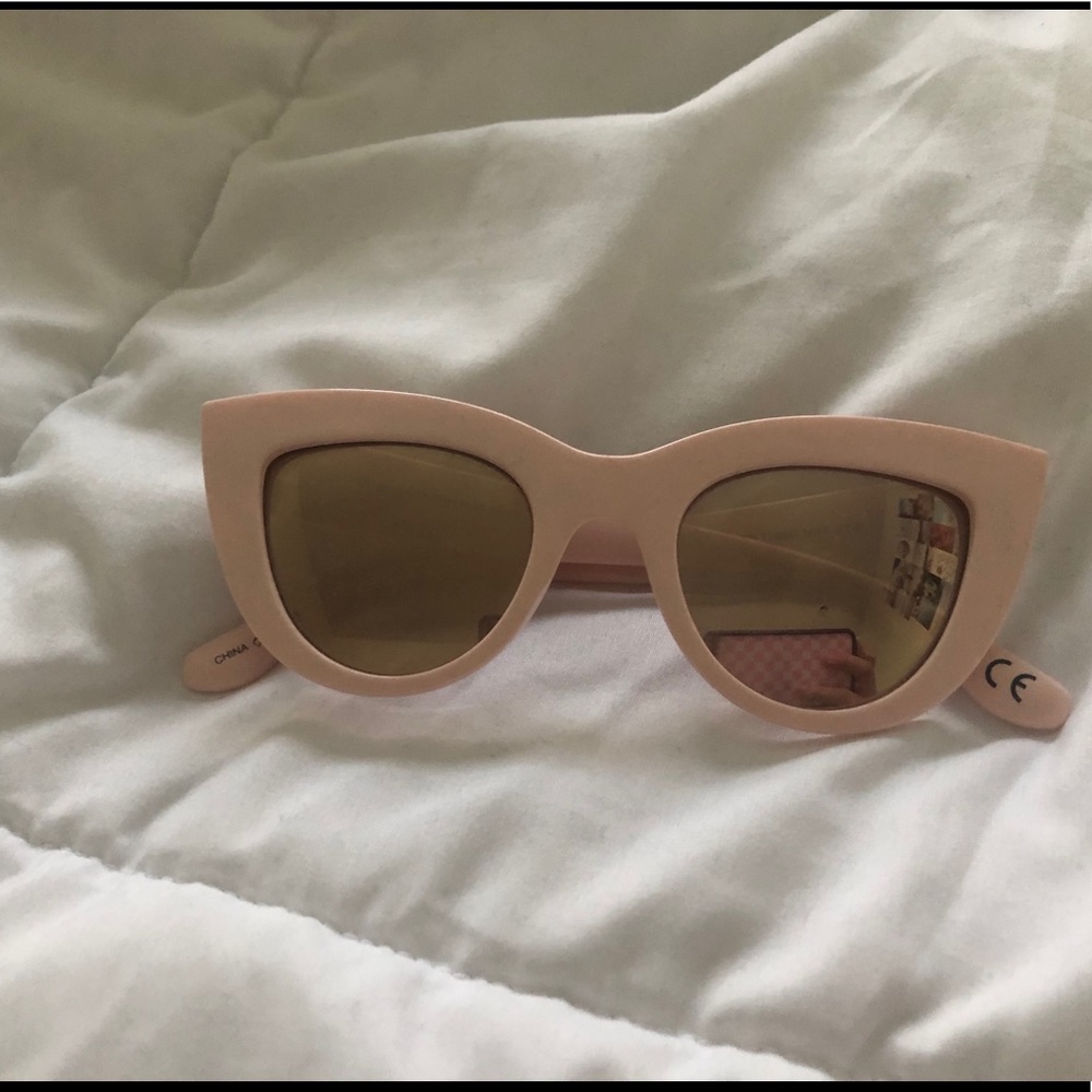Cute pink sunglasses!!